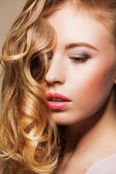 Beautiful model with long hair closeup — Stock Photo, Image