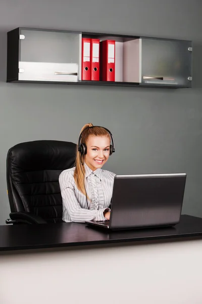 Smiling beautiful support phone operator in headset — Stock Photo, Image