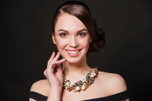 Beautiful woman with perfect makeup wearing jewelry — Stock Photo, Image