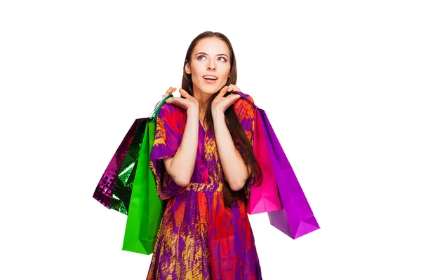 Bela mulher sorridente com sacos de compras — Fotografia de Stock