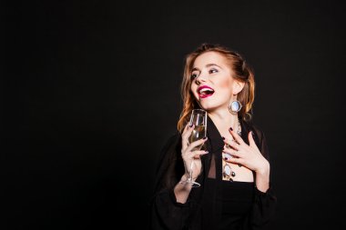 güzel bir kadınla akşam makyaj ve takı