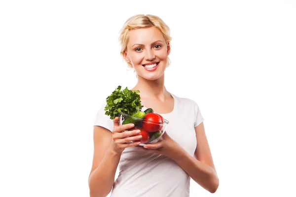 Giovane donna sorridente con un piatto pieno di cibo sano. dieta — Foto Stock