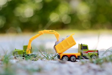 küçük araba oyuncak