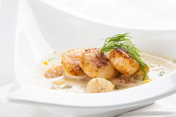 Seafood Bisque with Seared Scallops — Stock Photo, Image