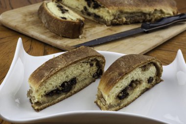 Kuru üzüm somun ekmek dilimlenmiş