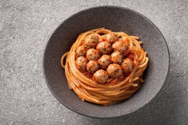SpaghETTI Köfteler İtalyan köfteleri gibi yakın plan.