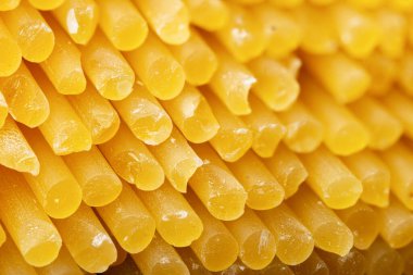 Çiğ spagetti yakın plan makro arkaplanını bitirir