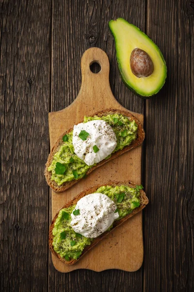 Top View Avocado Toast Poached Egg Cutting Board — Stockfoto