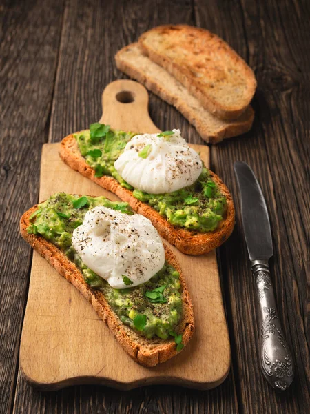 Avocado Toast Poached Egg Cutting Board Vertical Frame — стоковое фото