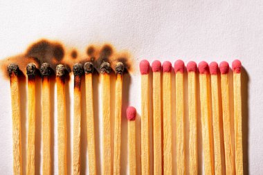 Kibritler yandı ve bütün konsept yandı: zincirleme reaksiyonu durdurma konsepti