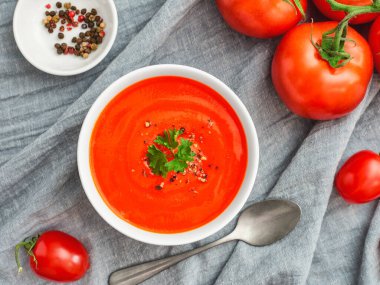 Maydanozlu domates çorbası.