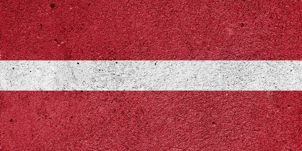 Bandeira Nacional Letónia Numa Parede Rebocada — Fotografia de Stock