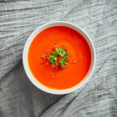 Maydanozlu domates çorbası.