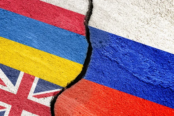 Флаг России Украины Польши Великобритании Треснувшей Штукатурке Концепция Конфликта Поддержки — стоковое фото