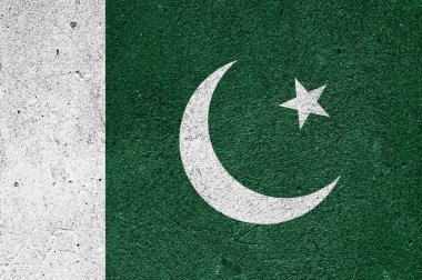 Pakistan bayrağı alçılı bir duvarda