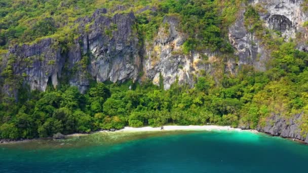 White Sand Beach Turquoise Lagoon Surrounded Mountains Trees Nido Philipplnes — 비디오