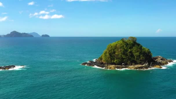 Vista Aérea Hermosa Isla Pequeña Nido Filipinas Paraíso Paisaje Con — Vídeo de stock