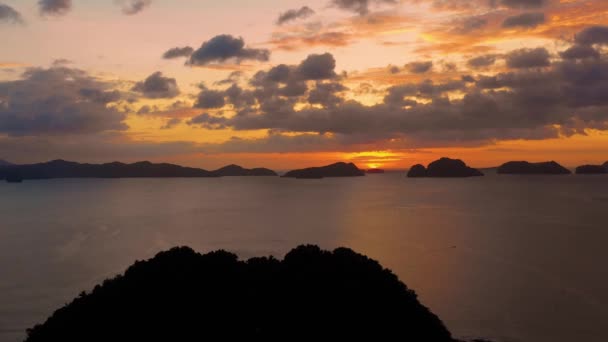 Coucher Soleil Orange Sur Île Nido Aux Philippines Paysage Paradisiaque — Video