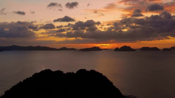 Coucher Soleil Orange Sur Île Nido Aux Philippines Paysage Paradisiaque — Video