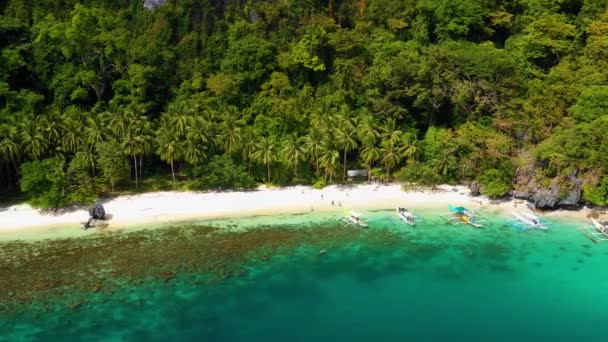 Barcos Uma Praia Privada Nido Filipinas Água Clara Turquesa Perto — Vídeo de Stock