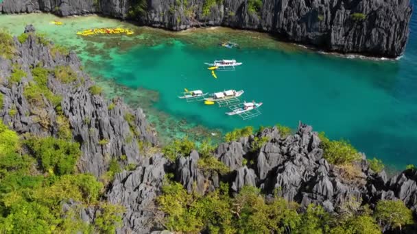 Boats Middle Small Lagoon Nido Philippines Perfect Leisure Travel Paradise — Stock video
