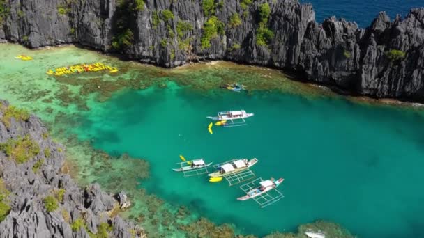 Boats Middle Small Lagoon Nido Philippines Perfect Leisure Travel Paradise — Stock video