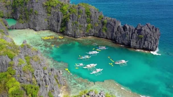 Boats Middle Small Lagoon Nido Philippines Perfect Leisure Travel Paradise — Αρχείο Βίντεο