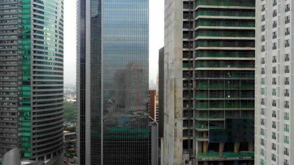 Manilas Byggnad Filippinernas Huvudstad Modern Byggnad Med Spegling Staden Fönstren — Stockvideo