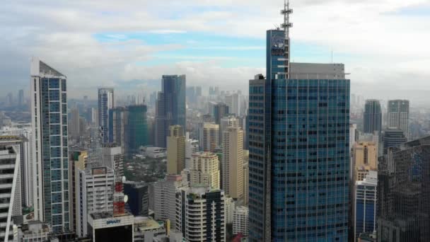 フィリピンのマニラ市内の空中ビュー 市は昼間は霧と汚染で覆われている 水平線の向こうに建物が見えます — ストック動画