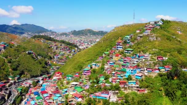 Filipinler Benguet Teki Trinidad Kasabasında Renkli Evlerin Insansız Hava Görüntüsü — Stok video