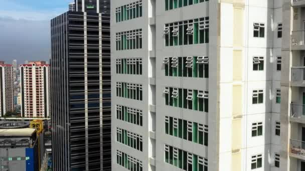 Byggnad Staden Manila Filippinerna Bostads Och Affärsbyggnad Skyskrapor Flygvy Med — Stockvideo