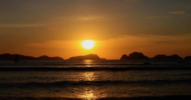 Puesta Sol Sobre Mar Nido Filipinas Paisaje Paradisíaco Con Solo — Vídeos de Stock