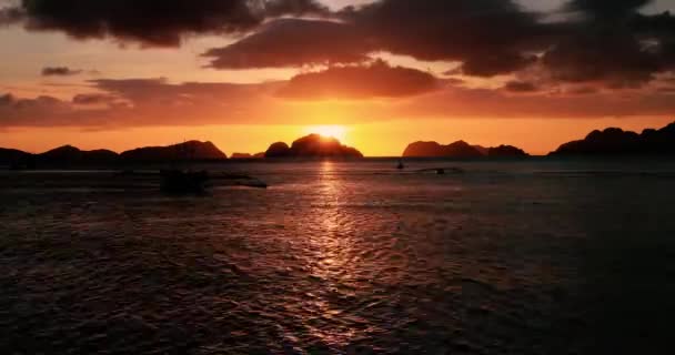 Pôr Sol Sobre Barco Mar Perto Nido Nas Filipinas Paisagem — Vídeo de Stock