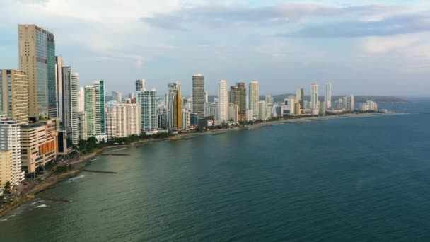 Αεροφωτογραφία Της Καρθαγένης Δείχνει Ουρανοξύστες Από Την Καραϊβική Θάλασσα — Αρχείο Βίντεο