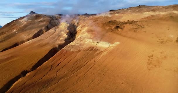 Знімок Геотермальної Зони Дрони Які Наближаються Найвищої Точки Геотермальної Області — стокове відео