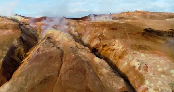 Fumaça Branca Está Saindo Dos Buracos Montanha Tiro Maravilhoso Para — Vídeo de Stock