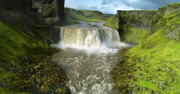 Paisagem Panorâmica Islândia Planaltos Lago Sopé Vista Panorâmica Mostra Cumes — Vídeo de Stock