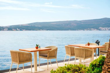 Tivat, Karadağ - 5 Eylül 2021: Porto Karadağ 'da özel bir marina ve yat cennetinin güzel manzarası.