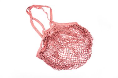 Beyaz arkaplanda izole edilmiş ağ ipliği üreten torba. Sıfır atık.