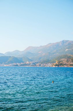 Karadağ 'da Adriyatik Denizi' nin inanılmaz berrak suları.