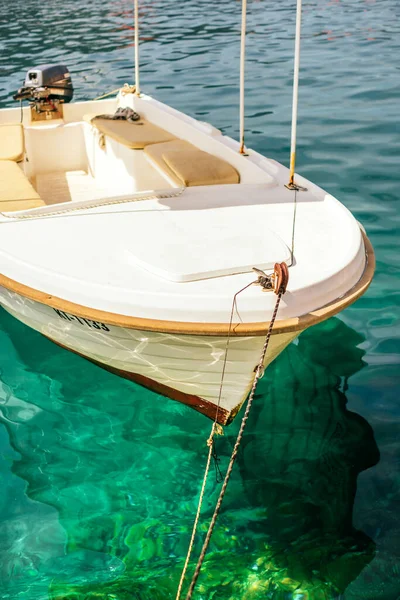 Erstaunlicher Blick Auf Das Boot Auf Dem Türkisblauen Wasser Der — Stockfoto