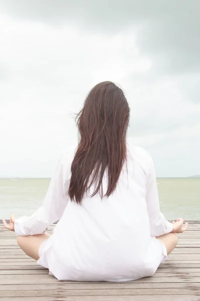 Meditation by young women — Stock Photo, Image