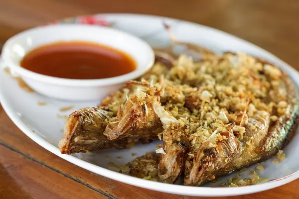 Pescado frito comida tailandesa — Foto de Stock