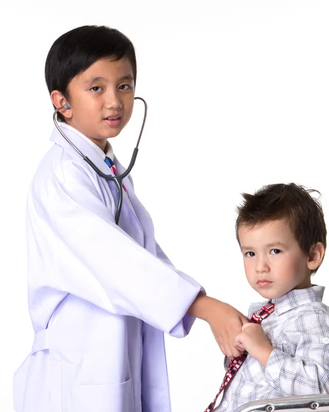 Két fiú játék orvos — Stock Fotó