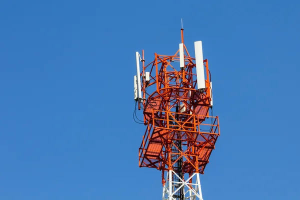 Antena comunicațiilor . — Fotografie, imagine de stoc