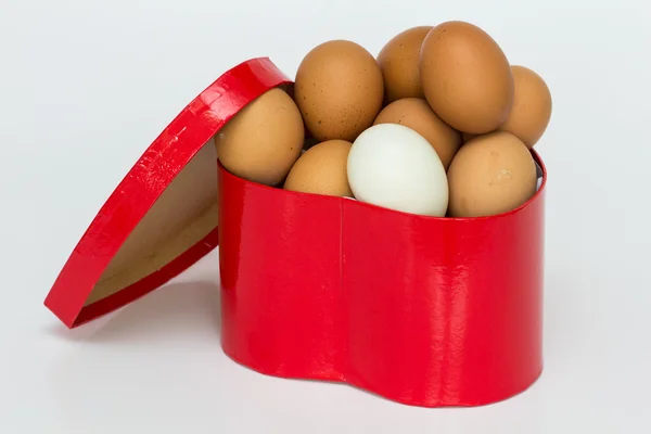 Caja de regalo y huevo —  Fotos de Stock