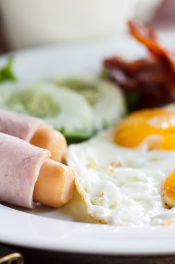 Amerikan kahvaltısı.