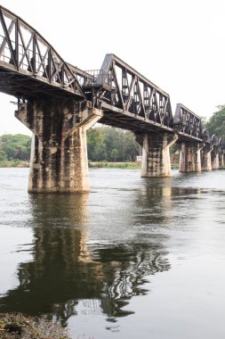kwai Nehri üzerinde köprü