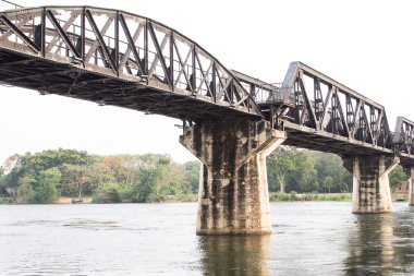 kwai Nehri üzerinde köprü
