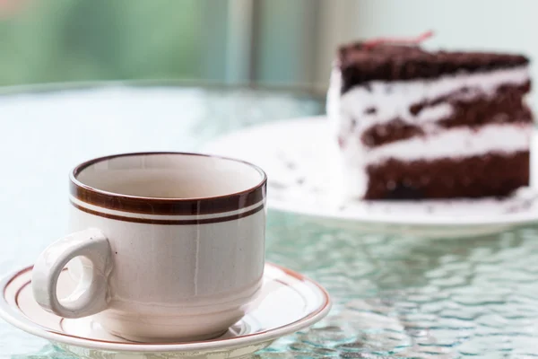 Zwarte koffie en cake — Stockfoto